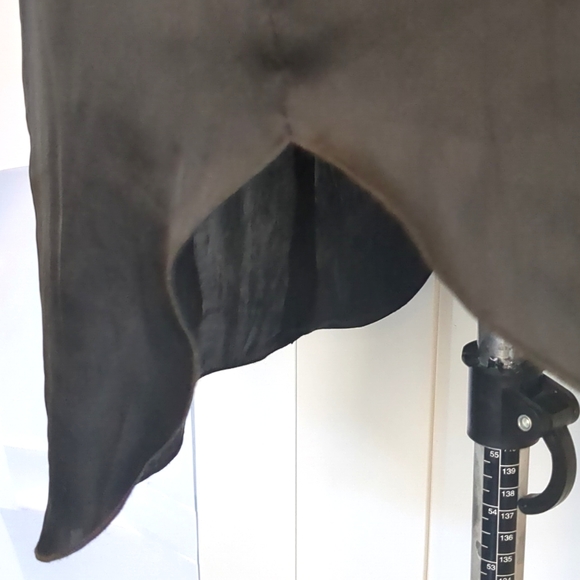 Wilfred Black Ruched Flowy Tank Top - Picture 7 of 8